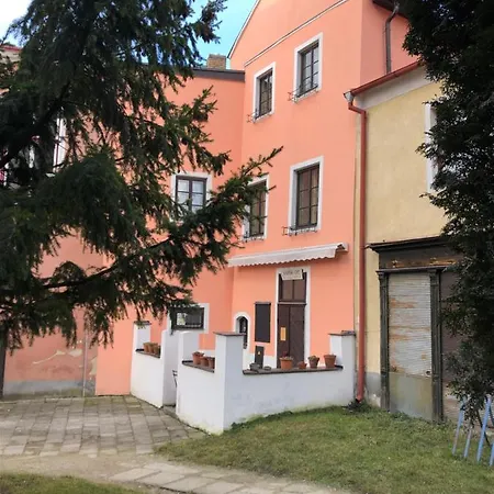 Pod Vezi *